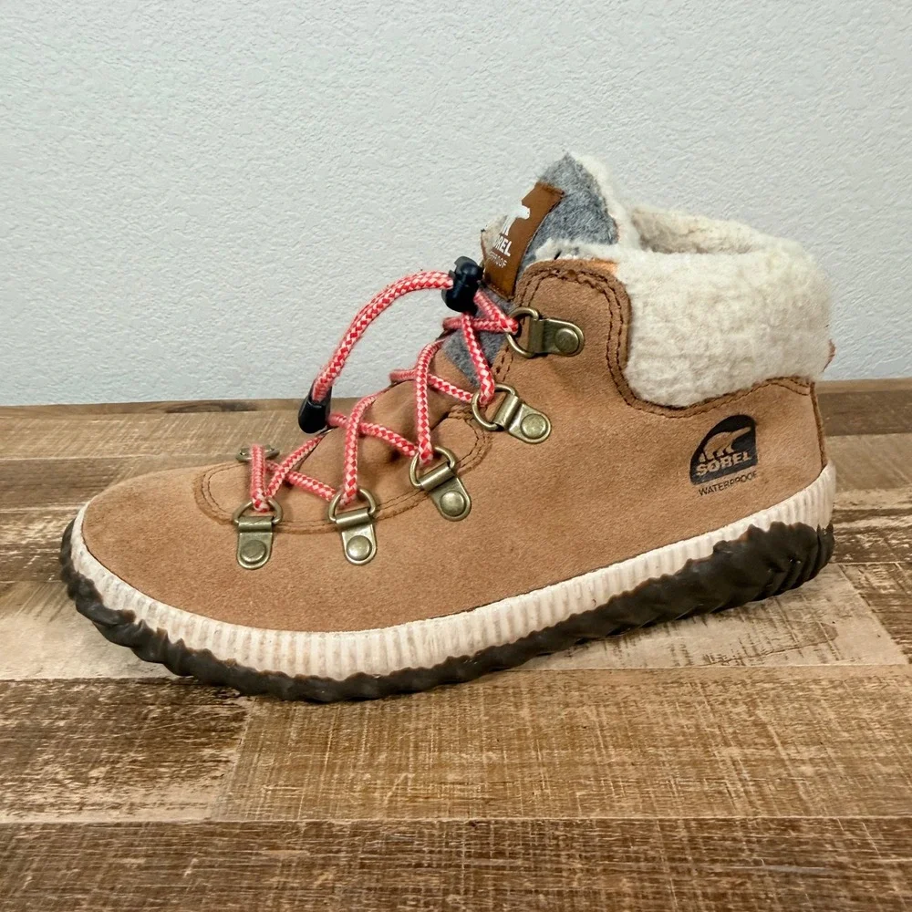 Sorel‎ Out N About Plus Conquest Kids 3 Tan Waterproof Suede Faux Fur Boots